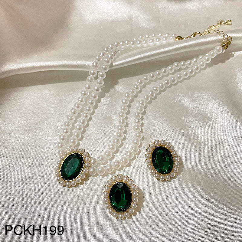 SDQ Pearl Oval Choker Set