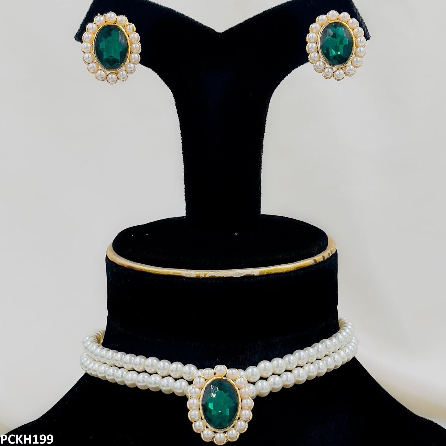SDQ Pearl Oval Choker Set